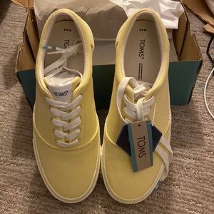 Toms lace up sneakers. NWT. Women’s 8.5. Banana yellow